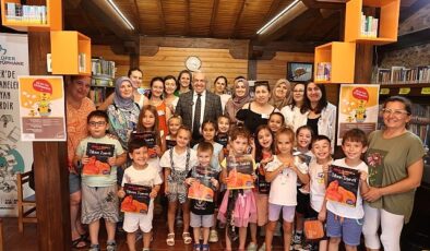 Başkan Şadi Özdemir kütüphanede çocuklarla buluştu