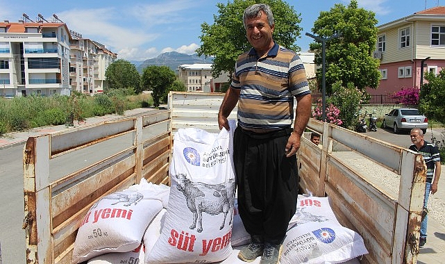 Büyükşehir’den Gazipaşa ve Elmalılı üreticilere yem desteği