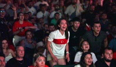 Futbol tutkusu İzmir’i sardı