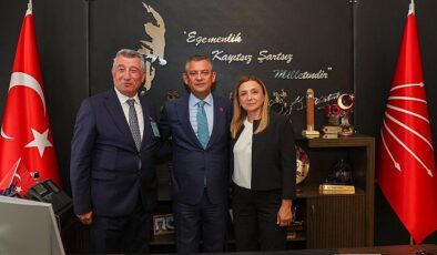 Güzelbahçe Belediye Başkanı Mustafa Günay, CHP Genel Başkanı Özgür Özel’i makamında ziyaret etti