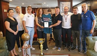 Karşıyakalı Türkiye şampiyonları Başkan Ünsal ile buluştu
