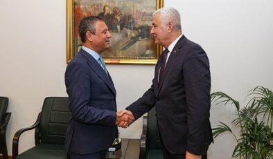 Kemalpaşa Belediye Başkanı Mehmet Türkmen, gerçekleştidiği Ankara programı kapsamında CHP Genel Başkanı Özgür Özel’i ve parti yöneticilerini makamlarında ziyaret etti