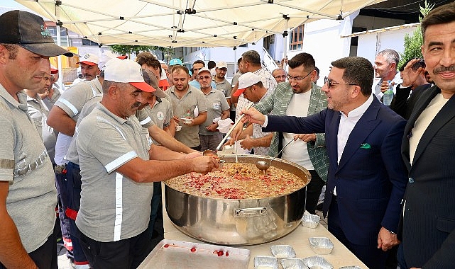 Nevşehir Belediye Başkanı Rasim Arı, Hizmet-İş Sendikası tarafından düzenlenen programda, hem hicri yılbaşı hem de Muharrem ayının başlangıcı dolayısıyla belediye personellerine aşure ikramında bulundu