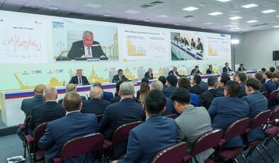 Rosneft CEO’su küresel ihtiyaçları karşılamak için dengeli bir enerji geçişini destekliyor