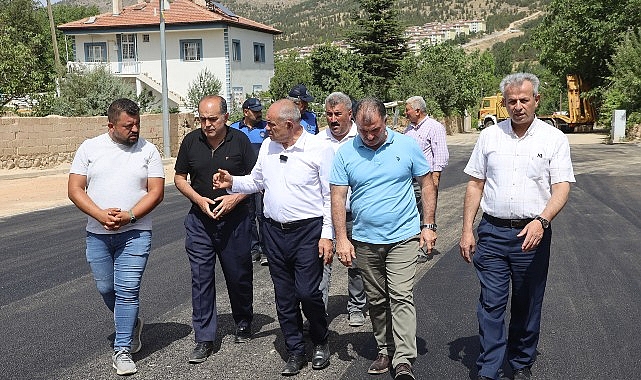 Yahyalı Belediyesi ilçe merkezindeki asfaltlama çalışmalarına hızla devam ediyor